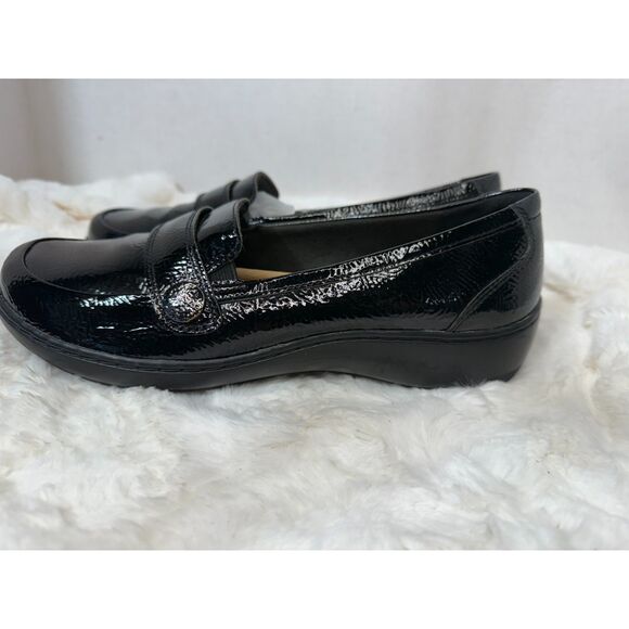 Clarks Shoes Cora Daisy Black Patent Leather Size 9 Wide Ladies New without box. - Picture 2 of 8